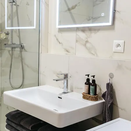 Lejlighed Sunlit Marble
